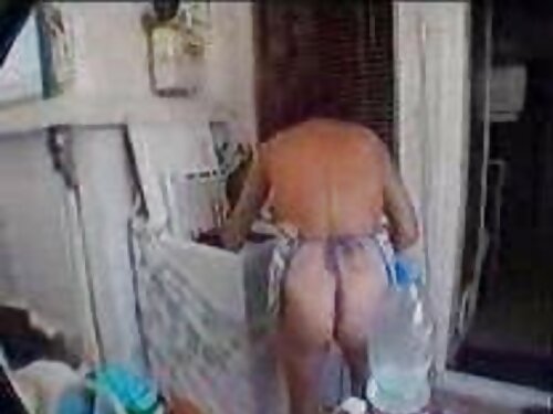 Una chica flaca con  ...
