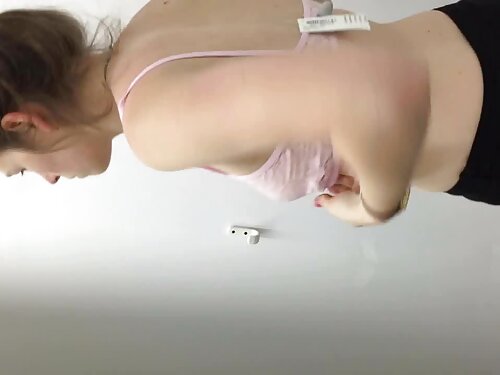 A una chica joven le ...
